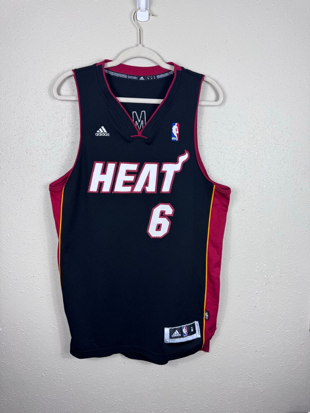 Adidas Miami Heat Lebron James Jersey Mens Medium Fully Stitched size Medium